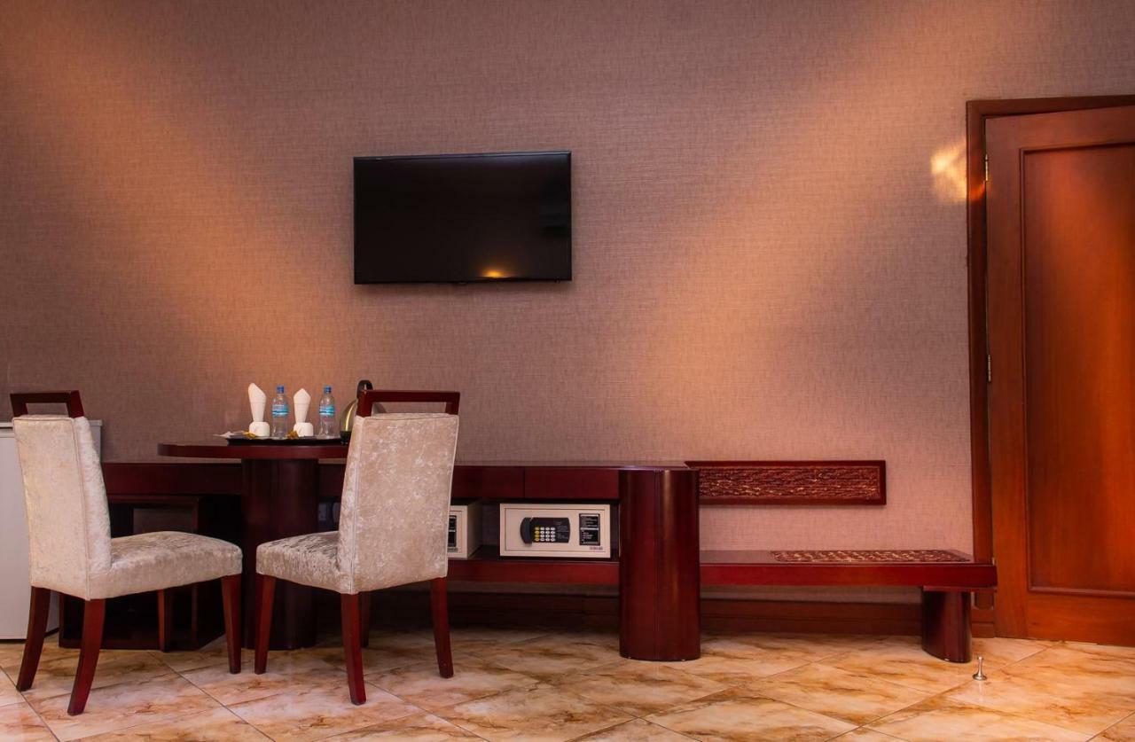 Nejobugg Palace Hotel Nkoanrua Dış mekan fotoğraf